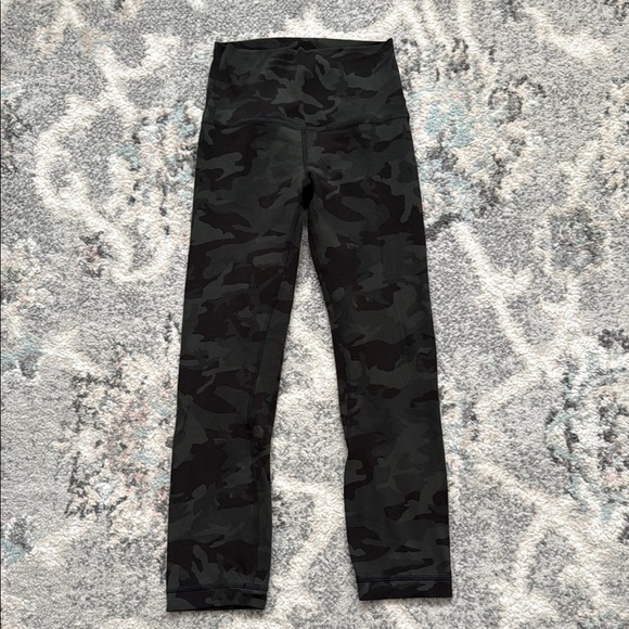 Lululemon Align Crop *21" in Incognito Camo Multi Gator Green - Picture 1 of 9